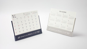 名入れ卓上カレンダー「プルスタンドカレンダー」